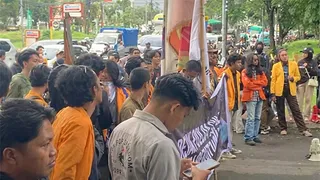 Ilustrasi artikel Bem UNM Gelar Aksi Demo di Polda Sulsel, Tuntut Kepastian Kasus Rektor UNM