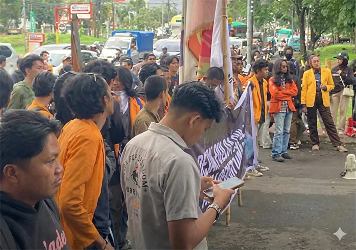 Aksi Demo oleh BEM UNM di Polda Sulsel (Foto Ist)